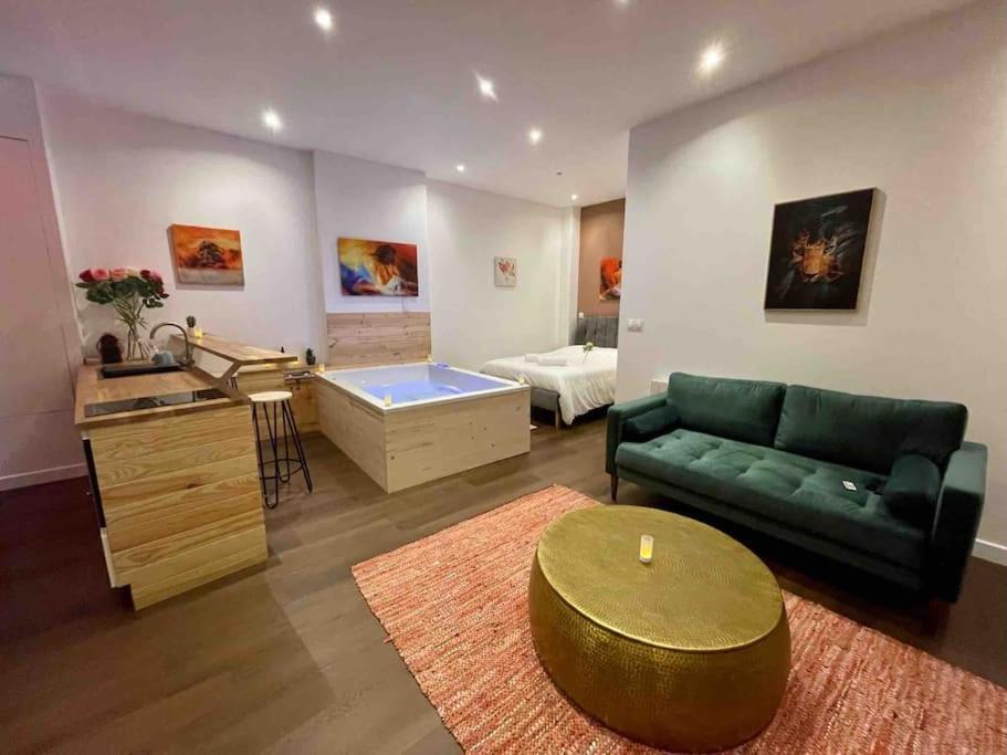 Colline, La Suite Cinema Spa Privee Нанси Экстерьер фото